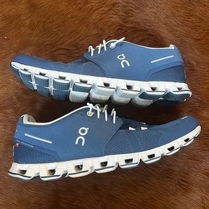 On cloud running shoes size 10 women’s